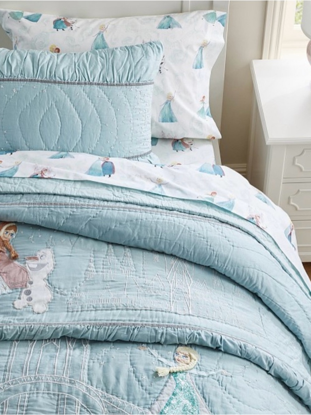 Pottery Barn Light Blue Frozen Character Quilt Set